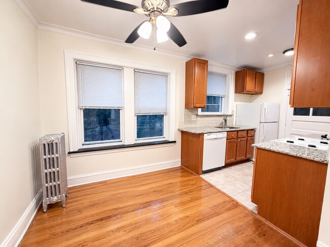 Foto del edificio - 2044 W Farragut Ave