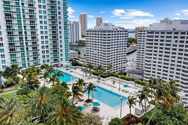 Building Photo - 951 Brickell Ave