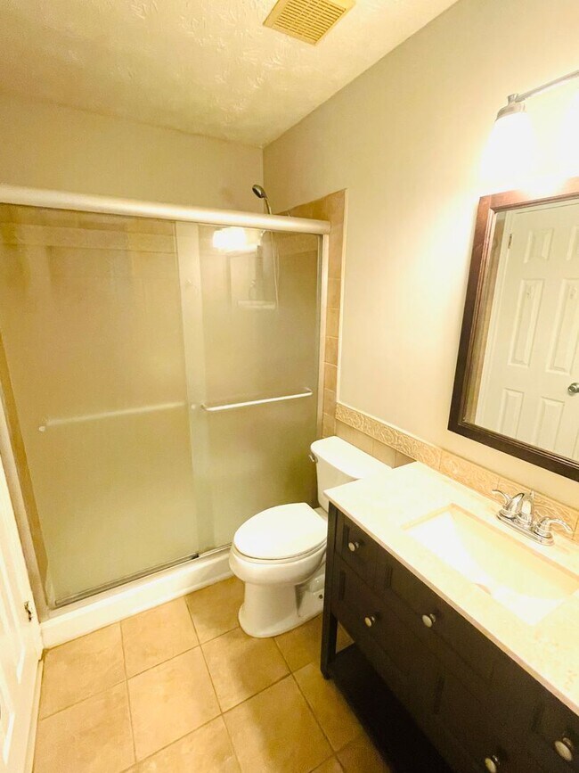 Foto del edificio - ** 3 Bed 2 Bath located in Woodmere ** Cal...