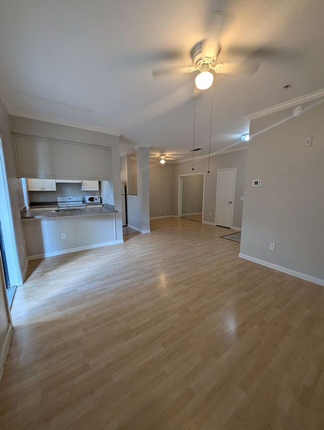 Building Photo - 860 N Orange Ave