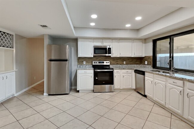 Building Photo - 5119 Cairnleigh Dr