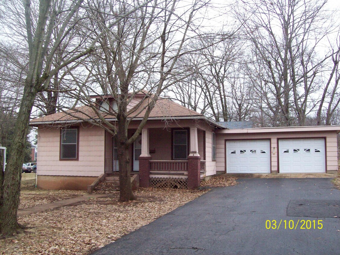 Foto principal - FARMINGTON - Historic downtown location / ...