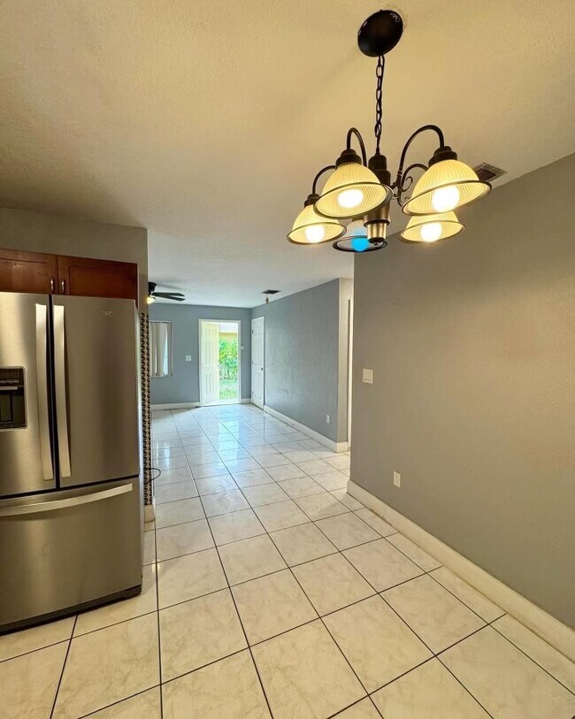 Foto del edificio - 2731 SW 7th St