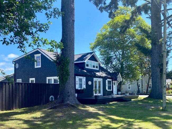 Building Photo - Black Raven Cottage in Historic Seaview ~ ...