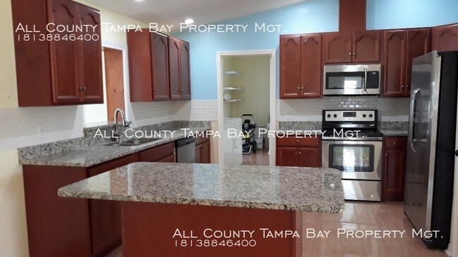 Foto del edificio - 7448 Loghouse Rd