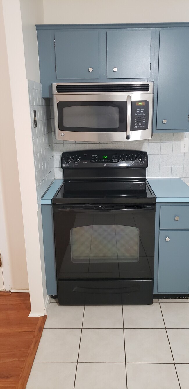 Building Photo - 501 Brook Village Rd