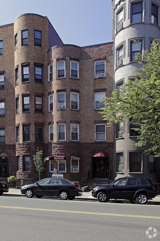 Foto del edificio - 70 Westland Ave