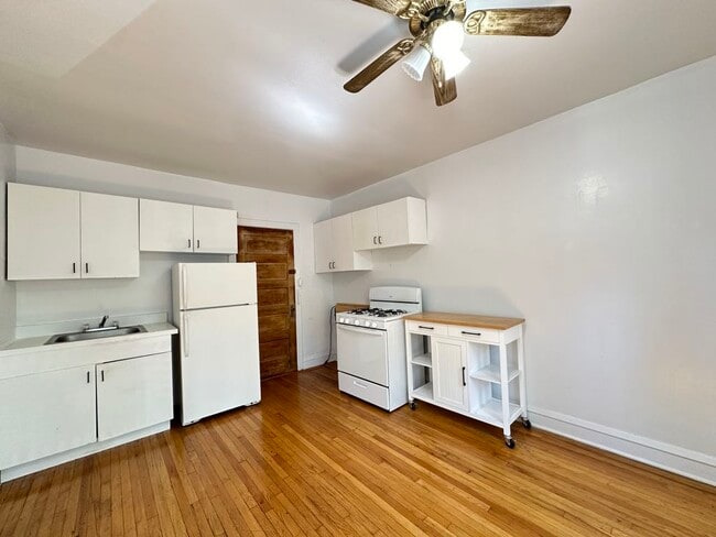 Building Photo - 3300 W Schubert Ave