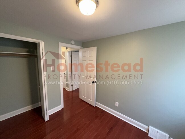Building Photo - 3 Bedroom HOME in Linwood!