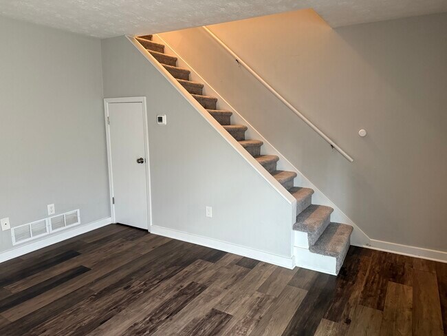 sala de estar - 1071 Oakland Ave SE