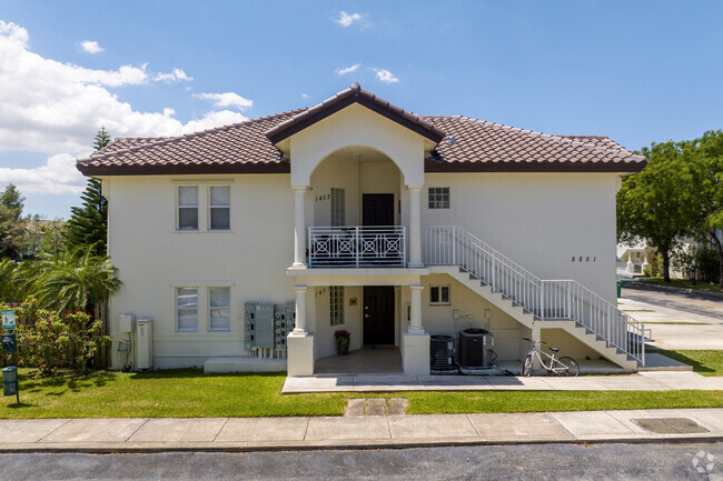 Building Photo - Ibis Villas at Doral