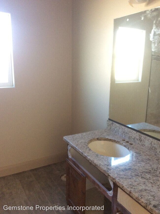 Building Photo - 3 br, 2 bath House - 2747 West 410 North