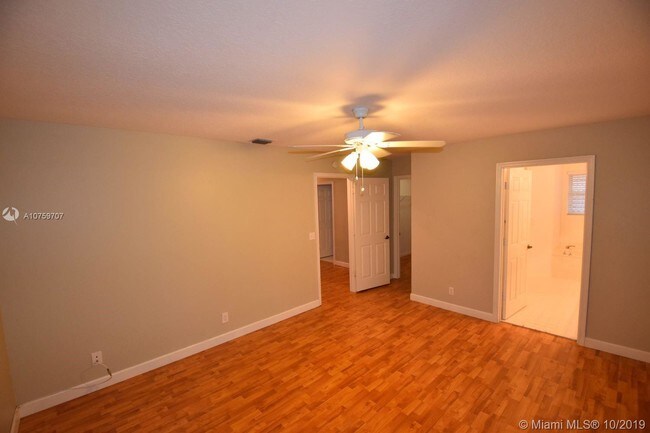 Building Photo - 10154 Aqua Vista Way