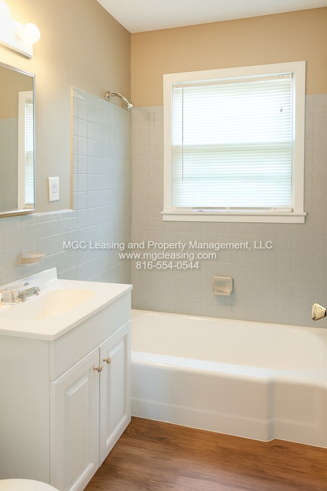 Foto del edificio - Perfect location with fenced in back yard!