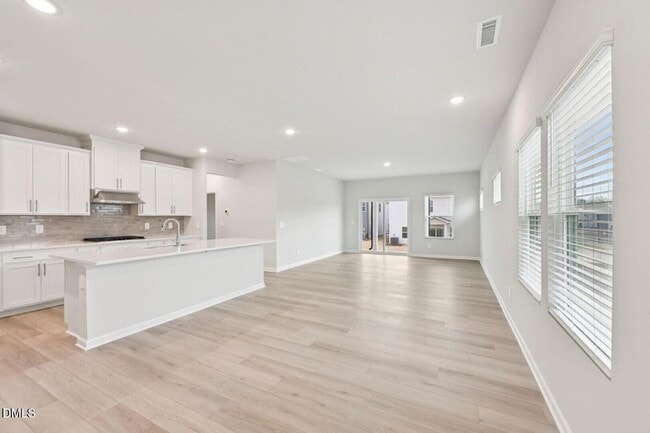 Building Photo - 1041 St Lawrence Dr