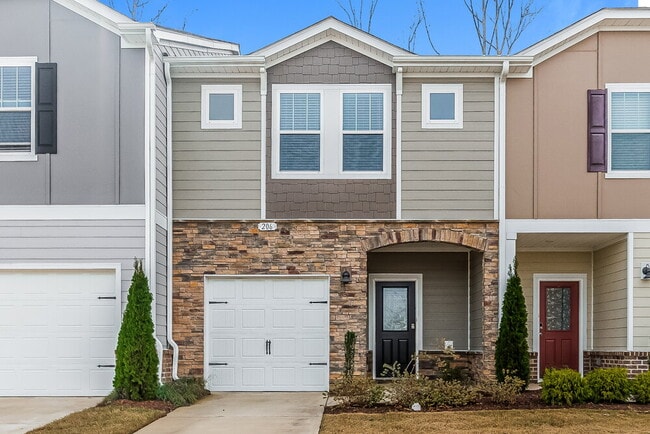 Building Photo - 206 Brook Farm Ln