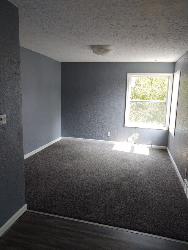 Foto del edificio - 2132 E 27th St