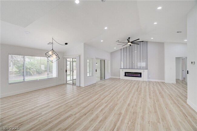 Foto del edificio - 10000 Woodhouse Dr