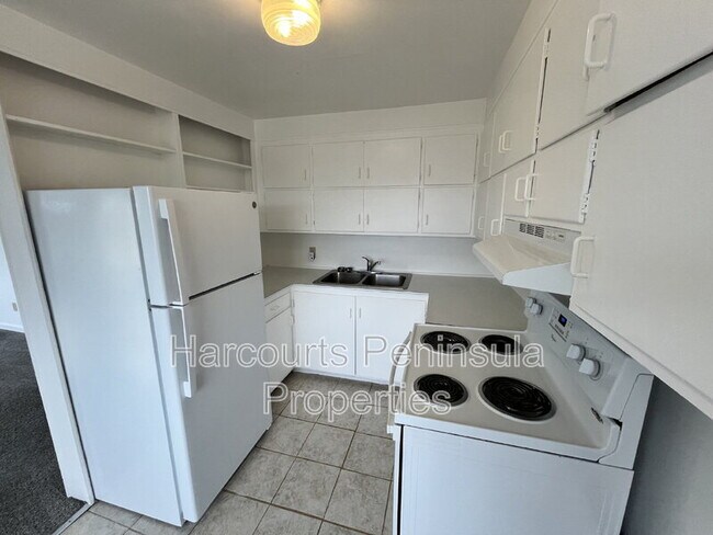 Foto del edificio - 3346 Ward Ave