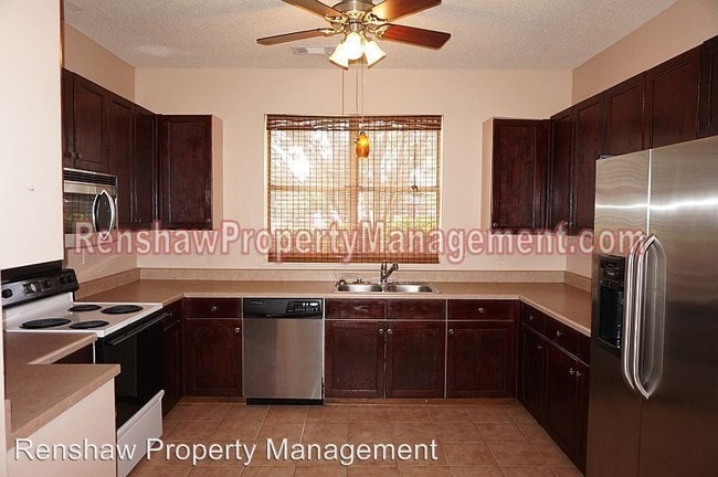 Building Photo - 720 Walnut Woods Cv N
