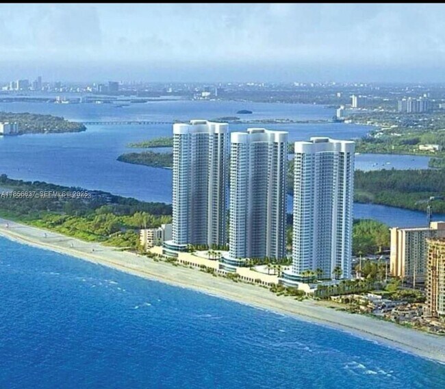 Building Photo - 15811 Collins Ave