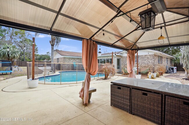 Building Photo - 6717 Lenczyk Dr