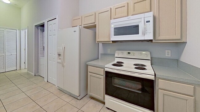 Foto del edificio - 2 Bed 2 Bath Condo Available in Villa Beauclerc!