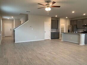 Building Photo - 271 Kinsley Wy