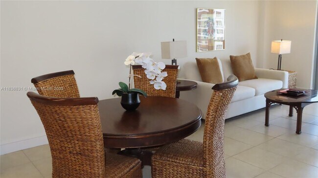 Foto del edificio - 5701 Collins Ave