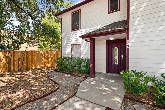 Building Photo - 506 W 35th St