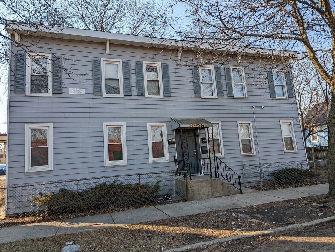 Foto principal - 4445 W Carroll Ave