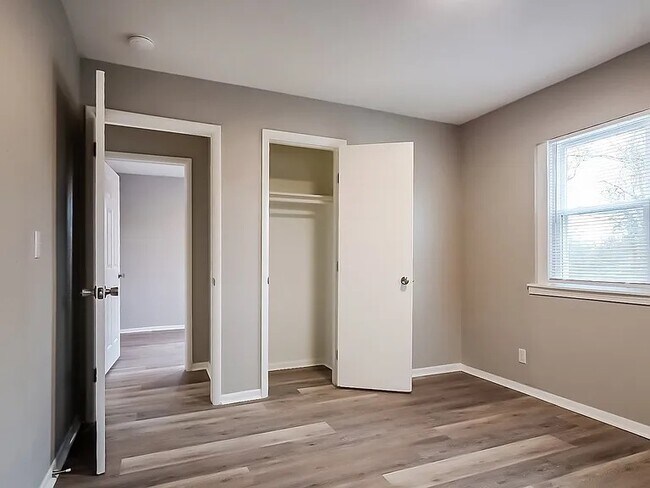 Foto del edificio - 5210 N Johnstown Ave