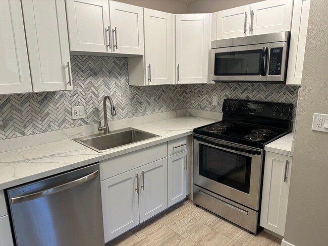 Building Photo - Newly Renovated 1 Bed / 1 Bath Condo for R...