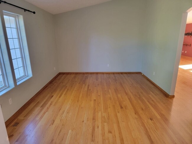 Foto del edificio - Beautiful 4-Bedroom Home In The South Hill...