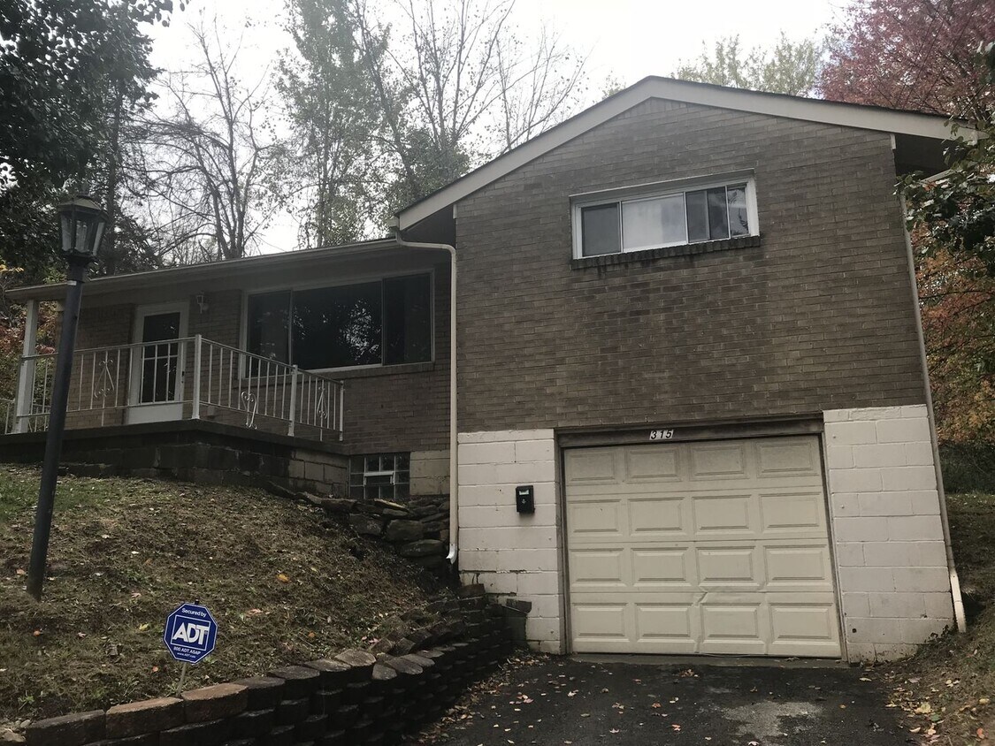 Primary Photo - Recently Updated 2BD/1BA Single Family Hom...
