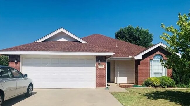 Building Photo - 3834 Notre Dame Cir
