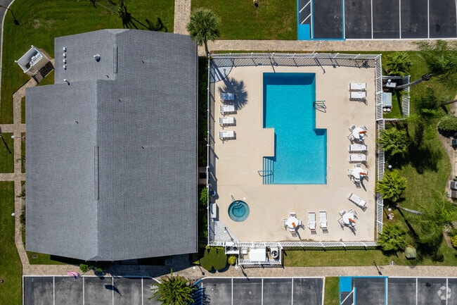 598 N Wickham Rd Melbourne, FL 32935 - Westwood Condominiums