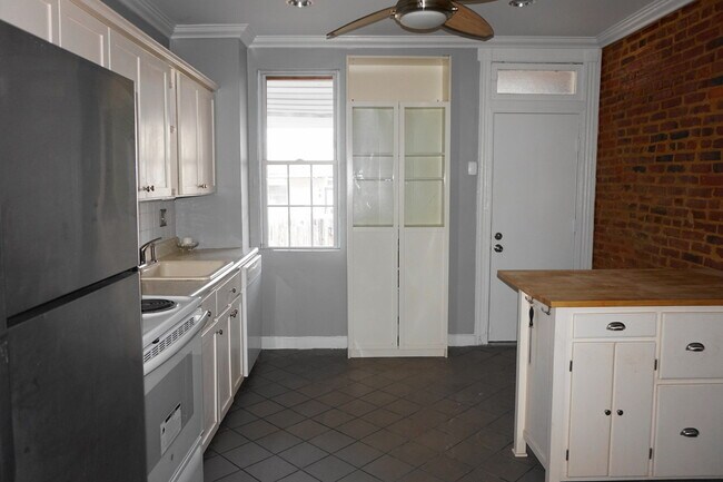 Building Photo - 2 Bedroom Townhome in Linwood/Patterson Pa...
