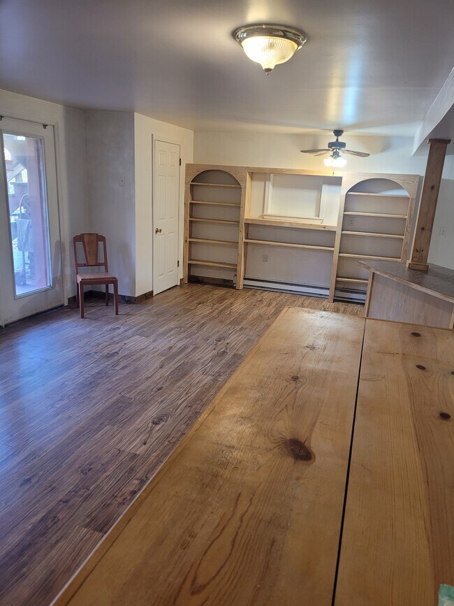Building Photo - 4200 Fox Ln