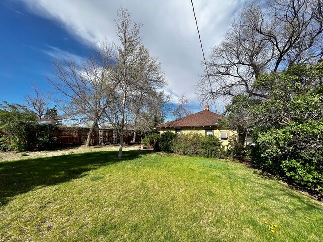 Building Photo - 2 Bed, 1 Bath House in North Fort Collins!