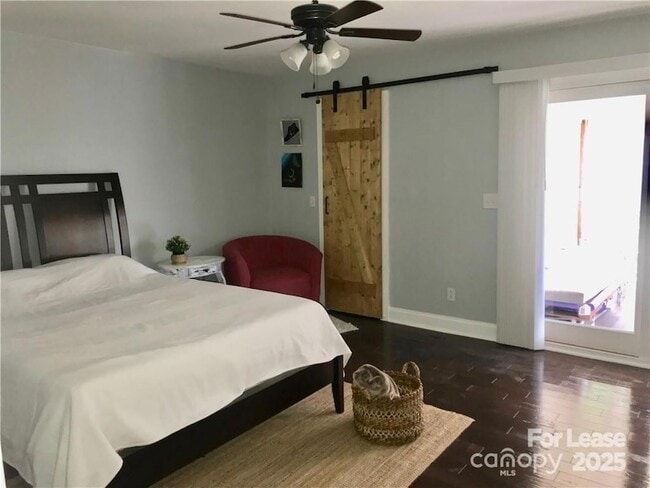 Building Photo - 501 Vista Grande Cir