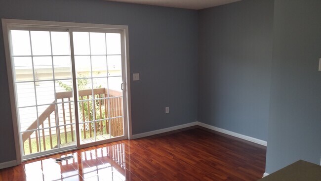 Vista exterior desde la cocina - 6306 Marsh Wren Drive