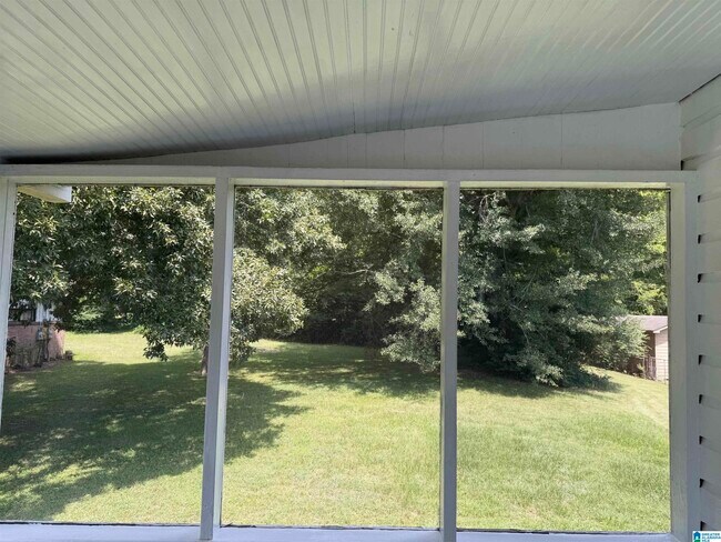 Foto del edificio - 2145 Pine Ln