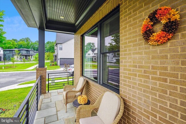 Foto del edificio - 6814 Silver Linden St