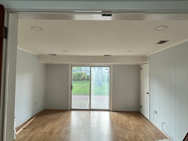 Building Photo - 17 Brook Pl