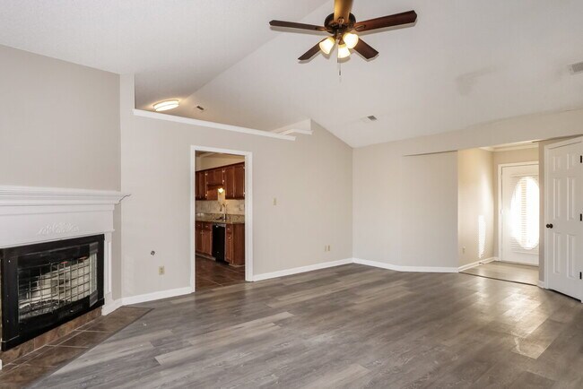 Building Photo - 1700 Brentwood Trce