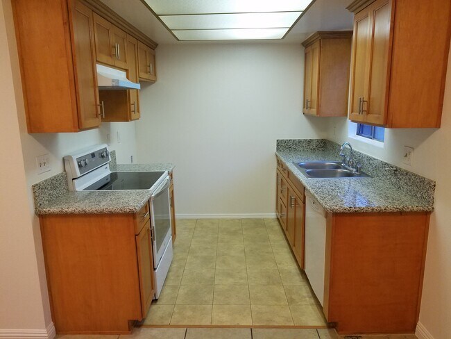 Foto del edificio - 2612 Mathews Ave