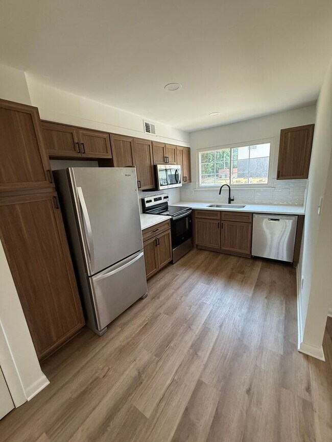 Building Photo - 708 Hawes Ct