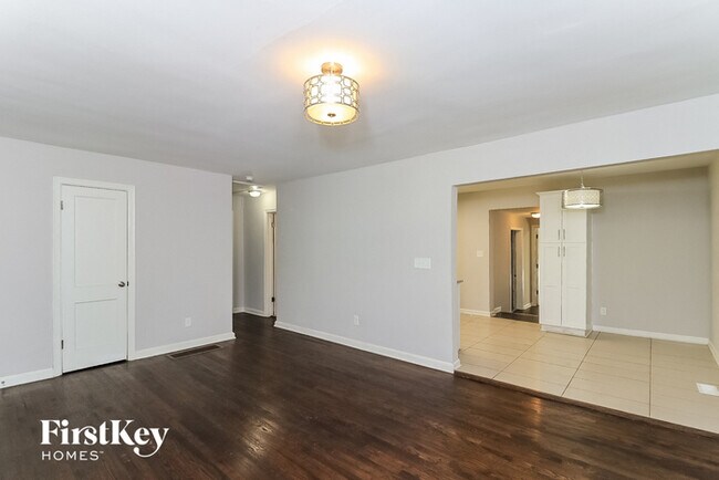 Building Photo - 2076 W Flat Shoals Terrace