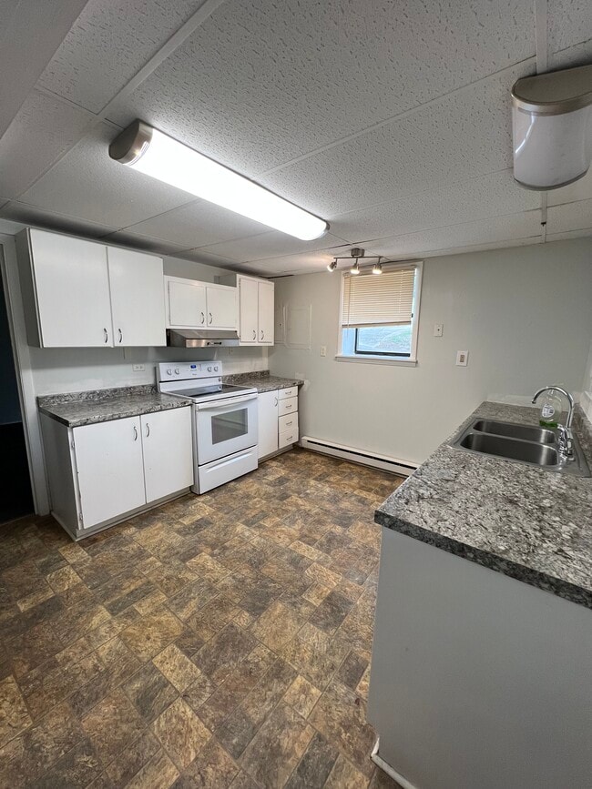 Building Photo - 110 Pine Hill Dr